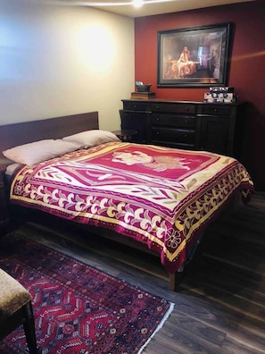 2 bedrooms, iron/ironing board, free WiFi, bed sheets - Couples paradise! Calming space in downtown Elora. (Elora)