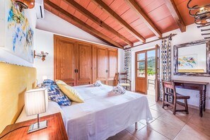 4 camere, ferro/asse da stiro, Wi-Fi gratuito, lenzuola
