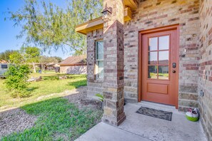 Exterior detail - Pet-Friendly Brownsville Apartment w/ Yard! (Brownsville)