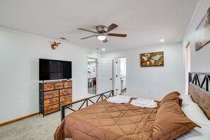 4 Schlafzimmer, Schreibtisch, Bügeleisen/Bügelbrett, Reisekinderbett