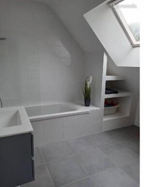 Bathroom - Location Maison Avec Piscine Entre mer et Campagne (Ploemel)