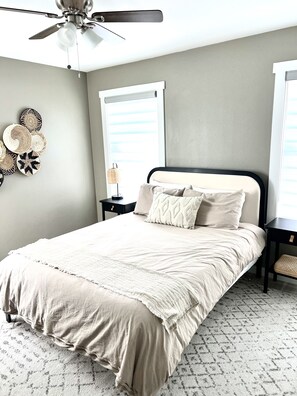 3 bedrooms, iron/ironing board, travel cot, free WiFi - Luxurious retreat for your stay in Waco; all you could want for amenities. (Waco)