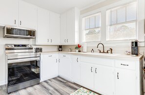 Toaster, cookware/dishes/utensils - Quiet Grove Hill Cottage w/ Wraparound Deck! (Grove Hill)