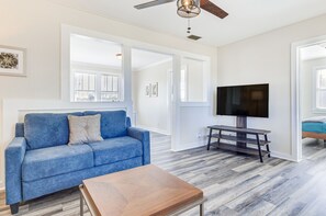 TV - Quiet Grove Hill Cottage w/ Wraparound Deck! (Grove Hill)