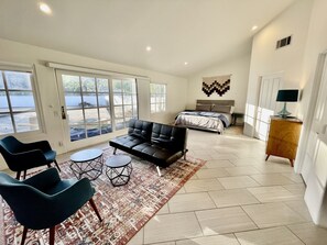 3 bedrooms, desk, iron/ironing board, travel cot - Unique, quiet & peaceful desert hideaway, with your own mountain in the backyard (La Quinta)