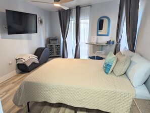 2 bedrooms, desk, iron/ironing board, travel cot