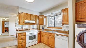 Fridge, microwave, stovetop, dishwasher