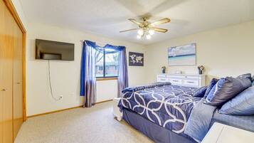 2 bedrooms, desk, iron/ironing board, internet