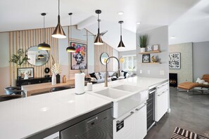 Interior - 'Miles Away' A Desert Oasis - Palm Springs Style! (Palm Springs)