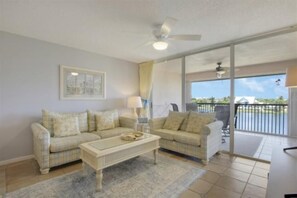 Living area - Jupiter bay beach rental  (Jupiter)