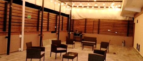 المنشأة من الداخل