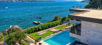 Villa Marvel on the Sea - luxurious villa by MyWaycation