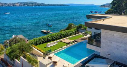 Villa Marvel on the Sea - luxurious villa by MyWaycation