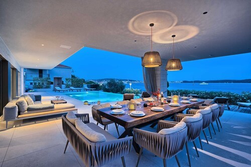 Villa Marvel on the Sea - luxurious villa by MyWaycation