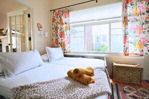 2 slaapkamers, een strijkplank/strijkijzer, gratis wifi, beddengoed