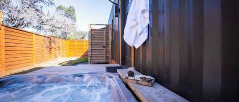 Outdoor spa tub