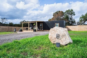 Exterior - Contained In Gruene *Midnight* Spa/Outdoor Shower (New Braunfels)