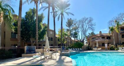 Unwind w/ King bed, pool, hot tub & free parking