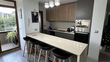 Coffee/tea maker, fridge, microwave, oven