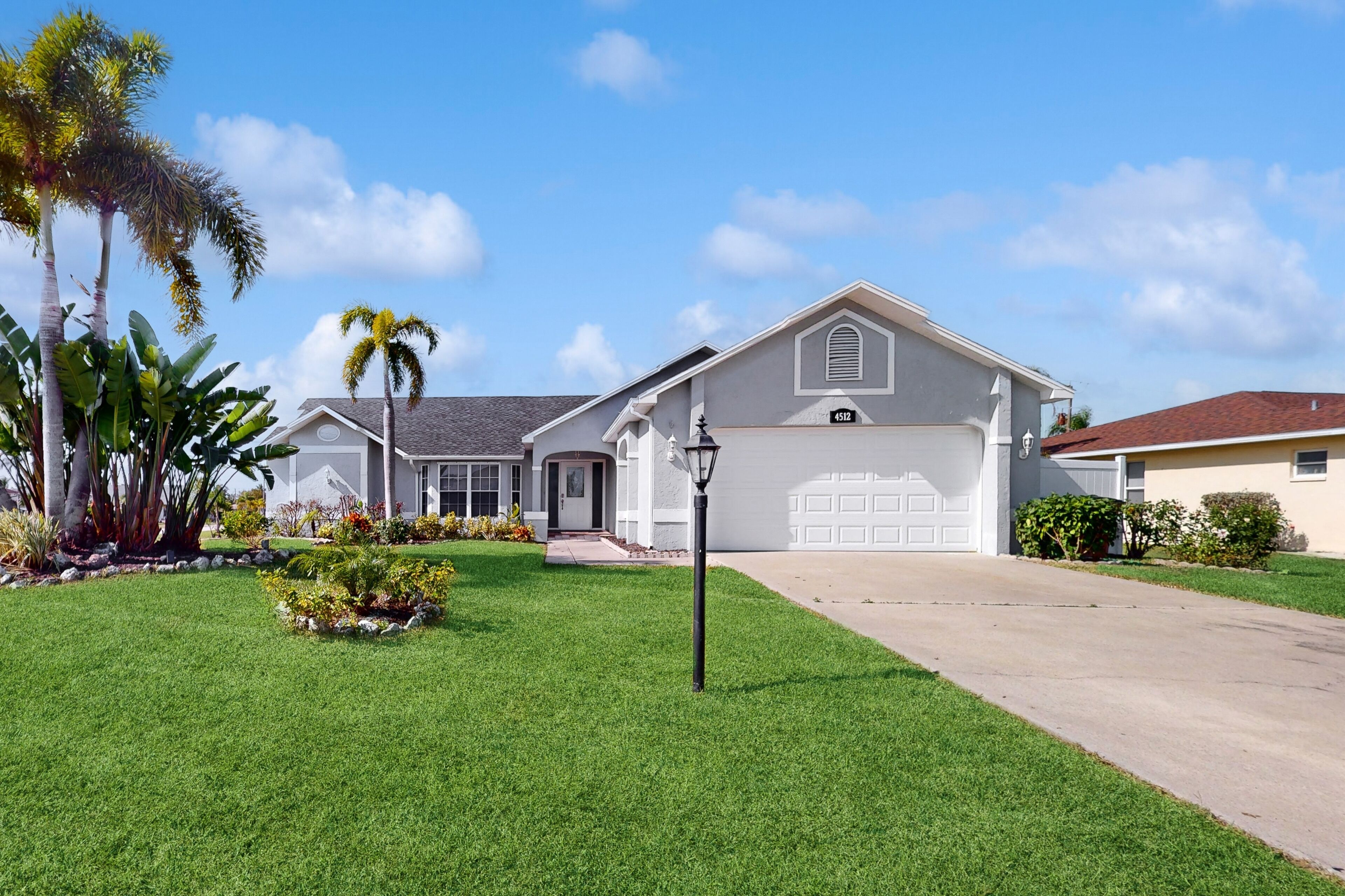 Snowbird & dog-friendly home with private heated pool, lanai, grill, & streaming