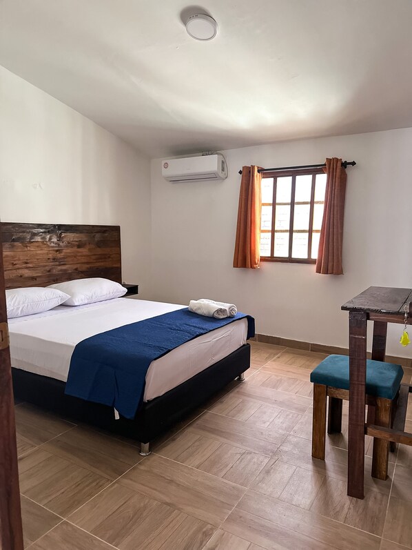 4 chambres, bureau, Wi-Fi gratuit, draps fournis