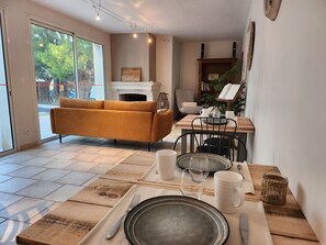 81-cm flat-screen TV with digital channels