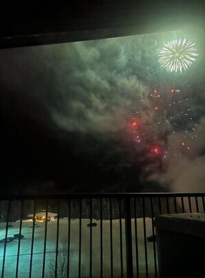 Property grounds - Happy Valley penthouse 3 bed chalet, ski in and out, pet friendly (Beaverdell)