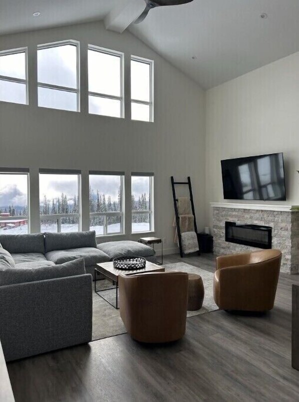 Smart-tv och eldstad