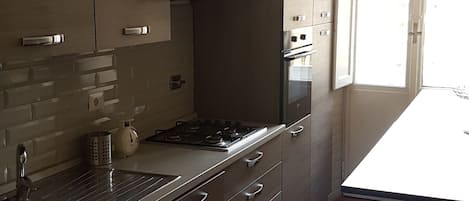 Kühlschrank, Ofen, Herdplatte, Geschirrspüler