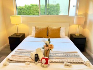 3 bedrooms, iron/ironing board, WiFi, bed sheets