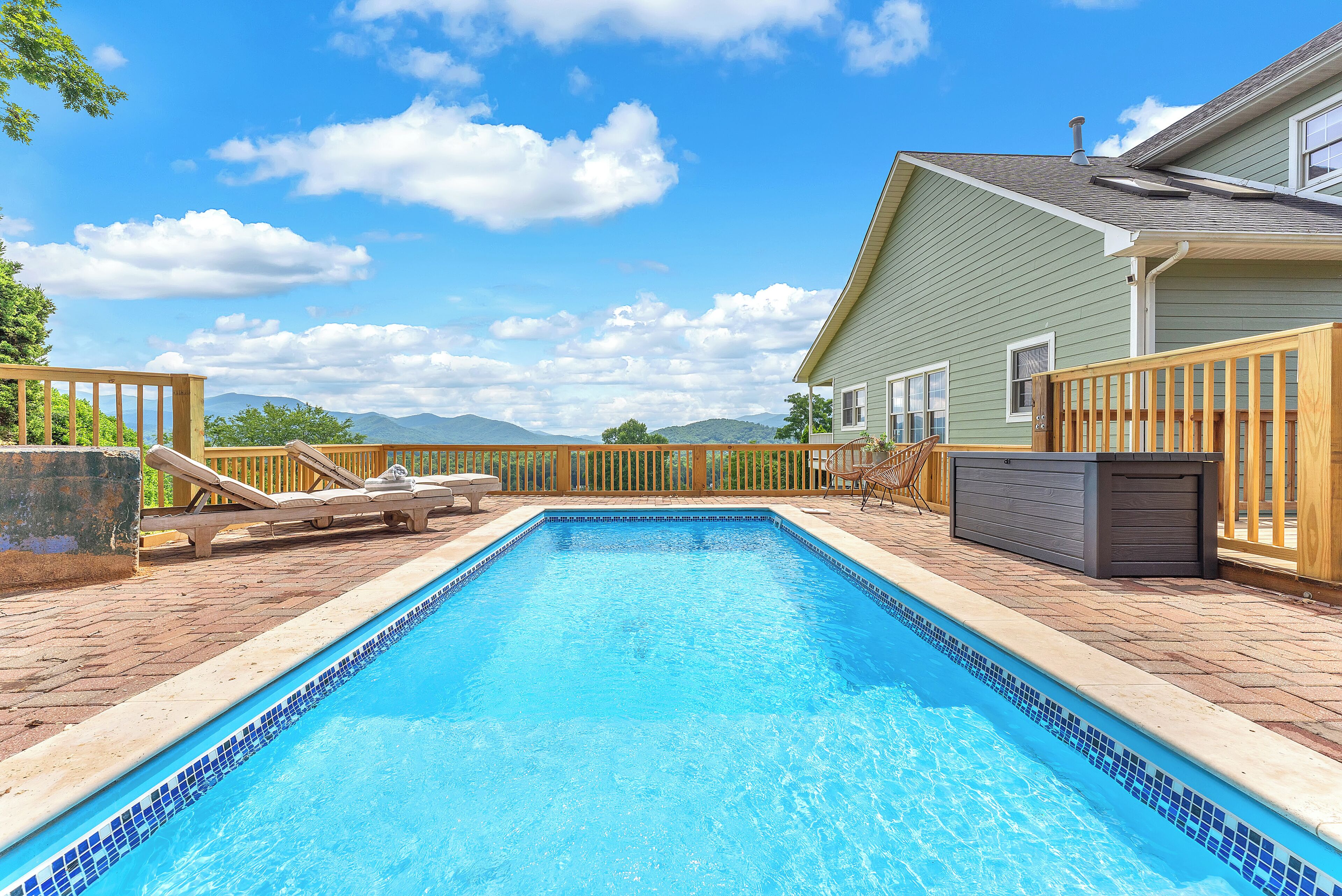 室外游泳池，恒温泳池