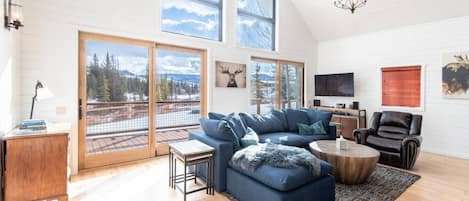 Télévision, cheminée, baby-foot