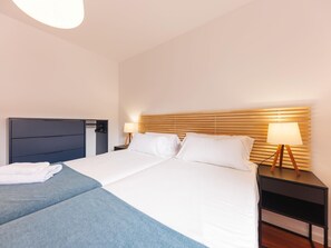 2 bedrooms, desk, iron/ironing board, internet