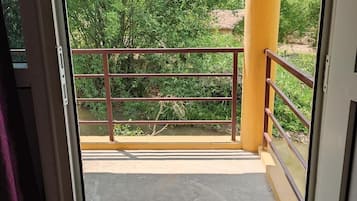 Habitación clásica con 1 cama matrimonial o 2 individuales | Escritorio y insonorización