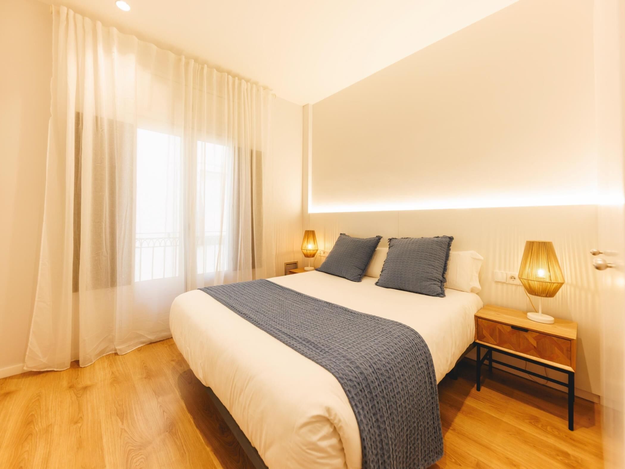 2 dormitorios, tabla de planchar con plancha, Internet y ropa de cama