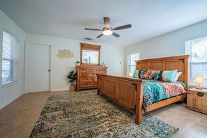 4 habitaciones, tabla de planchar con plancha, cuna de viaje y wifi 