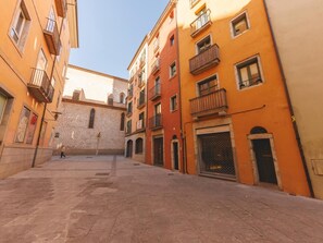 Exterior - Mercadal 2 - Holiday Apartment Rental in Girona | Bravissimo (Girona)