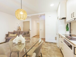 Kühlschrank, Mikrowelle, Geschirrspüler