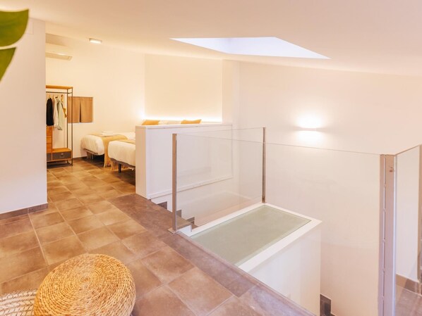 2 多间卧室、熨斗/熨衣板、上网接入、床单