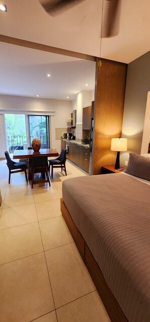 1 quarto, cofres nos quartos, escrivaninha