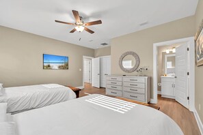 4 bedrooms, desk, iron/ironing board, free WiFi - Shore Shack-Stunning, New Coastal Craftsman Masterpiece. 4BR/4.5 BA Private Pool (Panama City Beach)