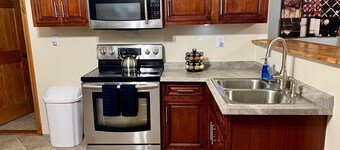 Beautiful 2 Bedroom Apt. With fast Wifi & Netflix