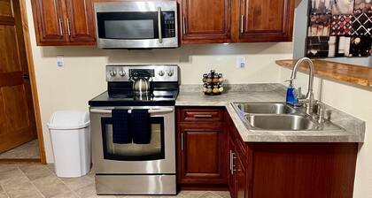 Beautiful 2 Bedroom Apt. With fast Wifi & Netflix