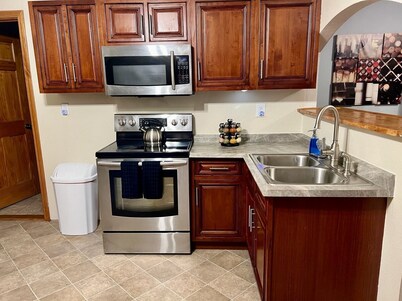 Beautiful 2 Bedroom Apt. With fast Wifi & Netflix