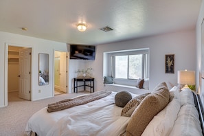 3 bedrooms, desk, iron/ironing board, Internet