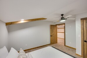 3 bedrooms, desk, WiFi, bed sheets - Peaceful Yantis Retreat - 1 Mi to Lake Fork! (Yantis)