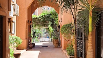 Family House, 3 Bedrooms, Pool Access, City View | Terrace/patio