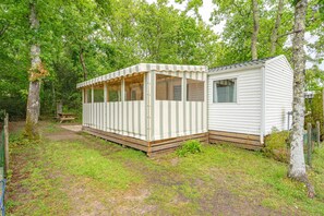 Exterior - Mobile Home 'Mh75 La Tremblade' with Shared Pool, Terrace and Air Conditioning (La Tremblade)