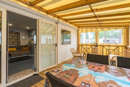 Interior. Mobile Home 'Mh75 La Tremblade' with Shared Pool, Terrace and Air Conditioning