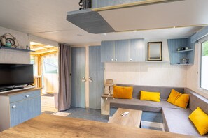 TV, ping pong - Mobile Home 'Mh75 La Tremblade' with Shared Pool, Terrace and Air Conditioning (La Tremblade)